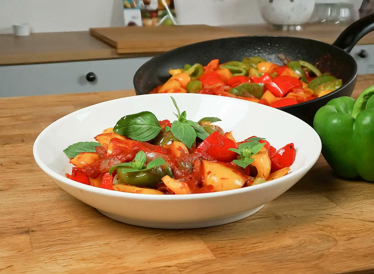 Italienisches Peperonata Rezept: Si schmeckt der Sommer 
youtu.be/-fH2e6y_Y_g