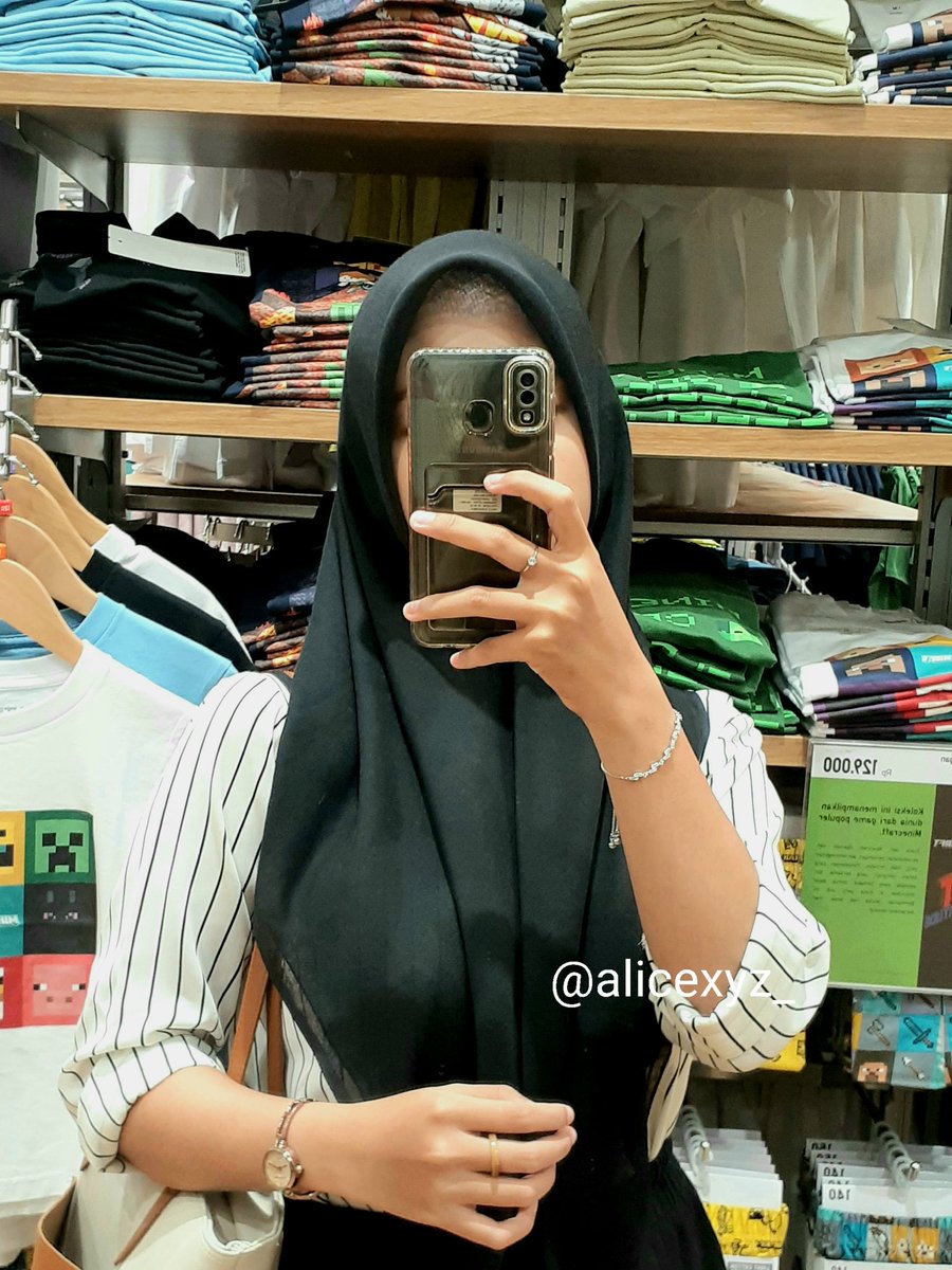 jilbab paris jadul anti mleyot ygy ga mudah kusut dan murce, beli disini shope.ee/4KnAzQilVa
kemeja salurnya adem, ga bikin gerah dan bukan oversize, beli disini shope.ee/9p9qapxinQ