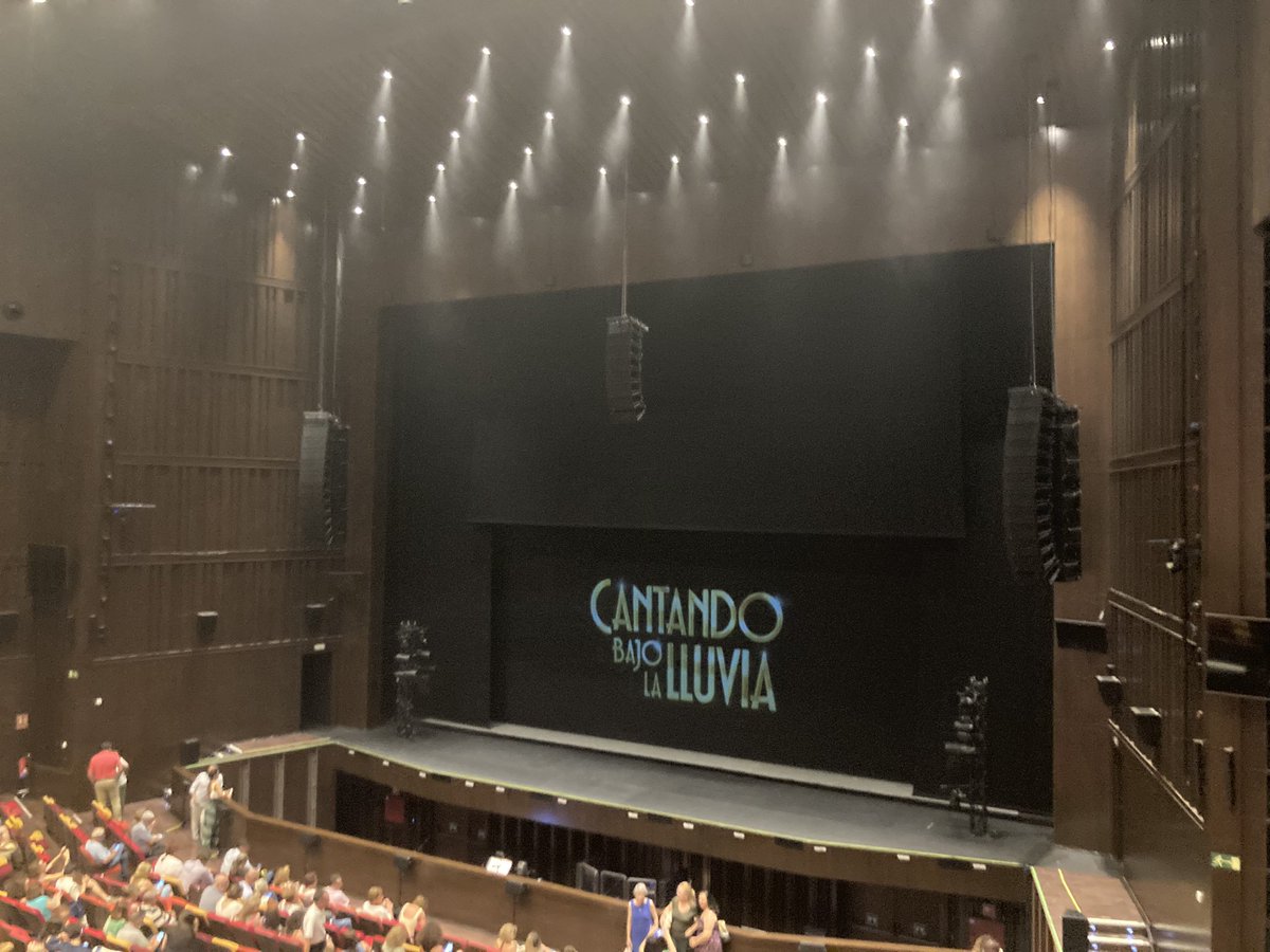Y ayer, día de bochorno en Sevilla, qué bien nos sentó un poco de lluvia 😉 en el <a href="/CartujaCenter/">Cartuja Center CITE</a>. ¡Qué rato tan bueno con este clásico de <a href="/CantandoMusical/">Cantado bajo la lluvia - El Musical</a> ! Genial <a href="/mireiaportas/">Mireia Portas</a> como Lina Lamont. 👏👏👏