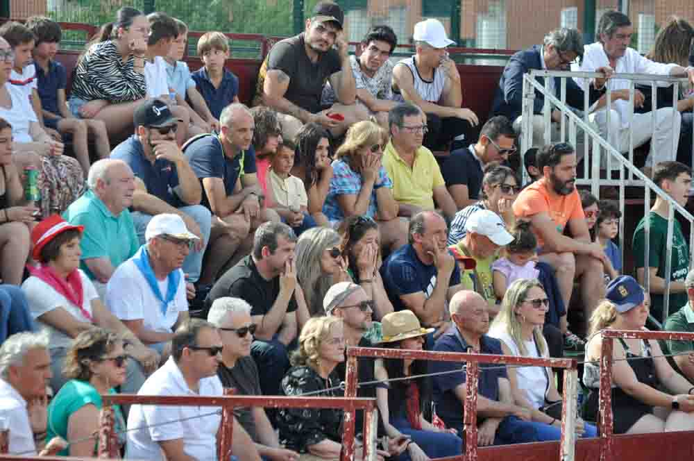 AytodeCarrascal's tweet photo. Apasionante jornada festiva con gran protagonismo de la música y los toros. https://t.co/neHOx5pvhH