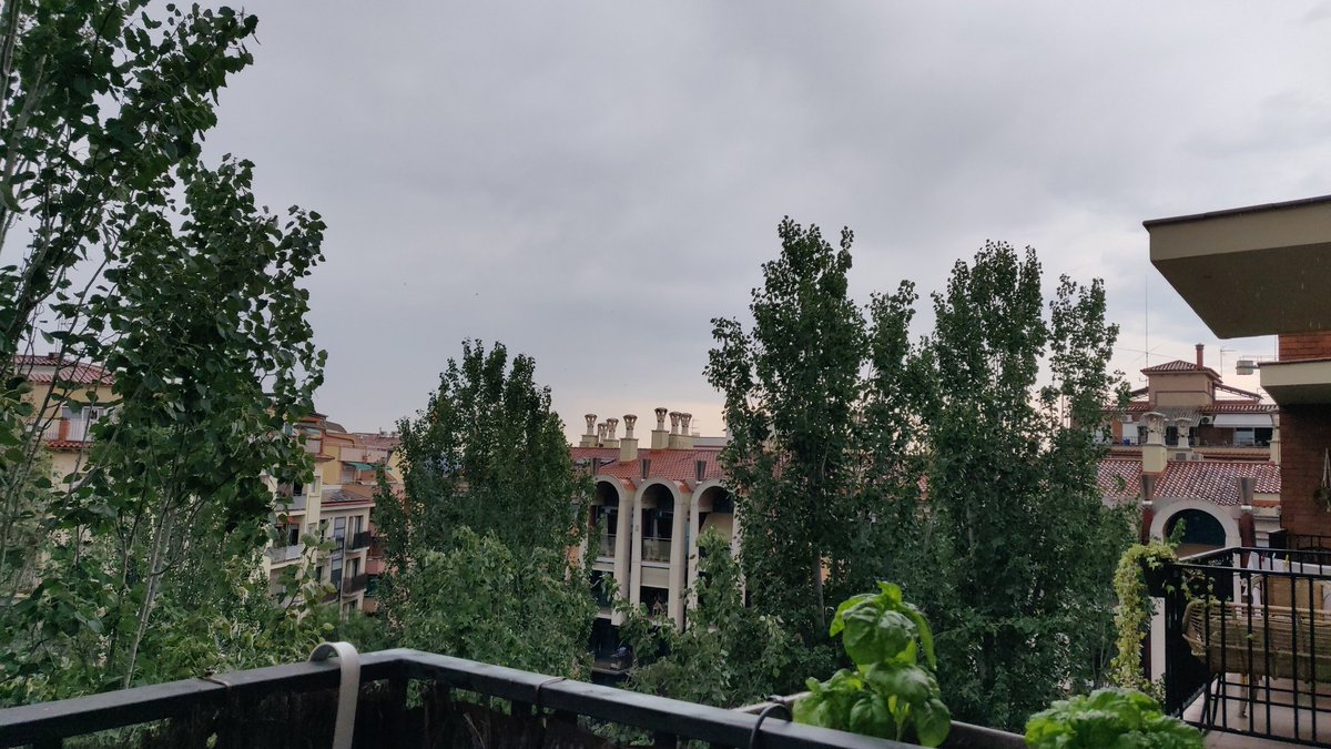 chikot5's tweet photo. @totsantcugat Ennuvolat i plou. Temperatura agradable. https://t.co/6S2LUTAZu0