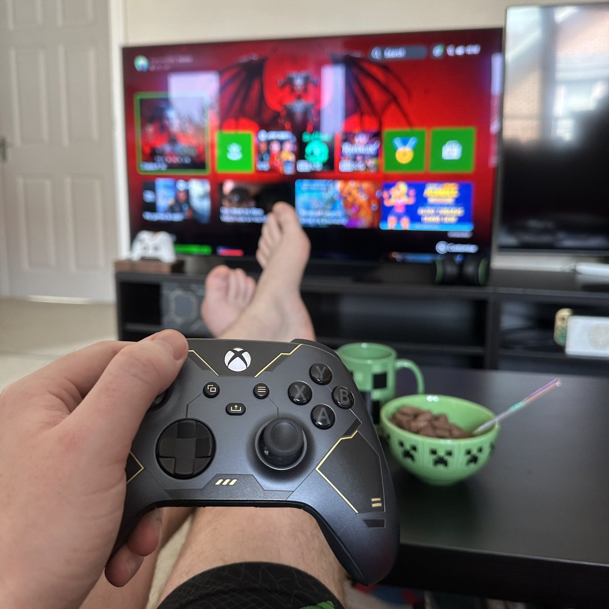 Happy Father’s Day to all the Dads out there 💚 It’s been a productive weekend so far, but I can’t wait to relax, play some games and watch the F1 today 🤓 What are your plans? ☺️ #Xbox
