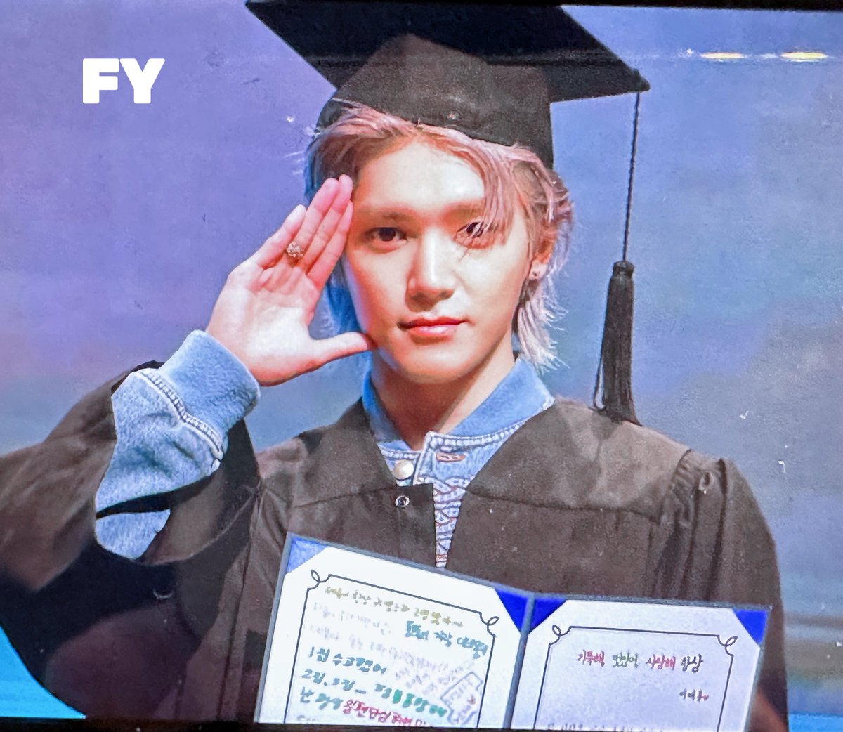 ForeverYong71's tweet photo. 230618 사운드위이브 팬싸

#태용 #TAEYONG #샤랄라 #SHALALA https://t.co/Wj4REnuel5