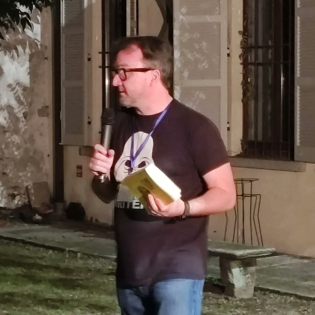 paoloroversi's tweet photo. anche laa prima edizione di #borgomaneroinbionda è stata un grande successo! Il cortile della #fondazionemarazza era strapieno di gente. Grazie a tutti! Tante risate, tanta birra e anche un bel ricordo collettivo di #pinketts 
@Birra100Venti

#paoloroversi #inbionda #birra https://t.co/styeibR3Qc