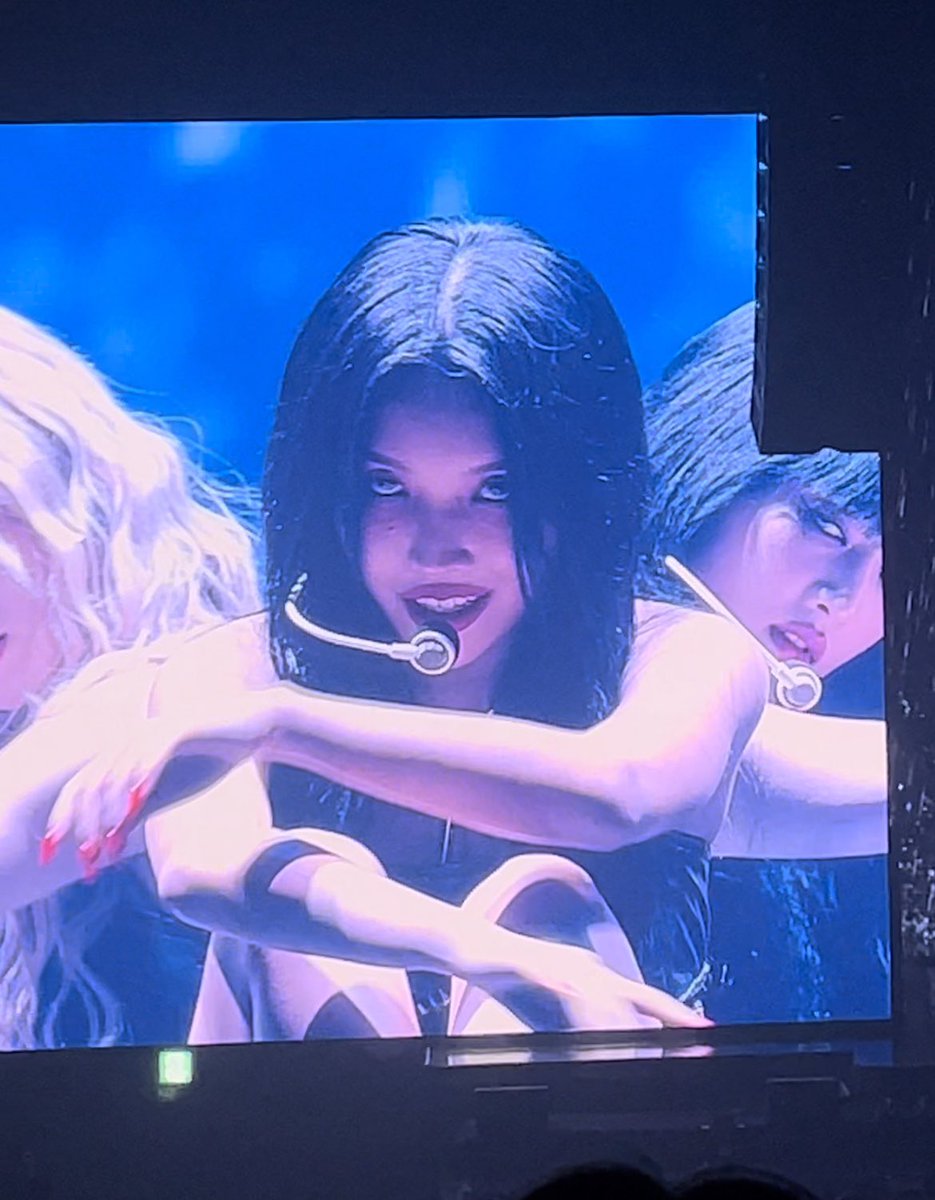 2YEONZIP's tweet photo. SOYEON PLEASE 😭😭😭😭 https://t.co/30DxSndbPq