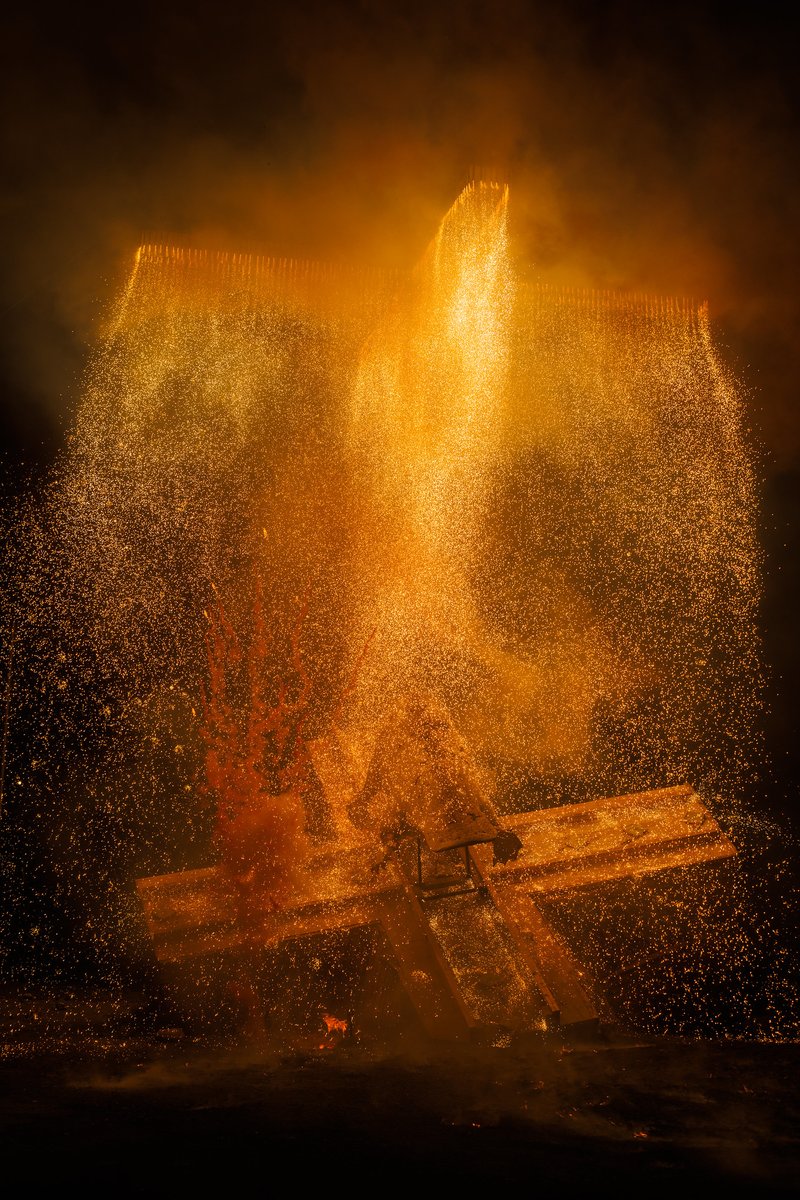 Dark_Mofo's tweet photo. Into the fire. A city’s worth of fears released.

Credit: Jesse Hunniford https://t.co/gVjDfjYXR2