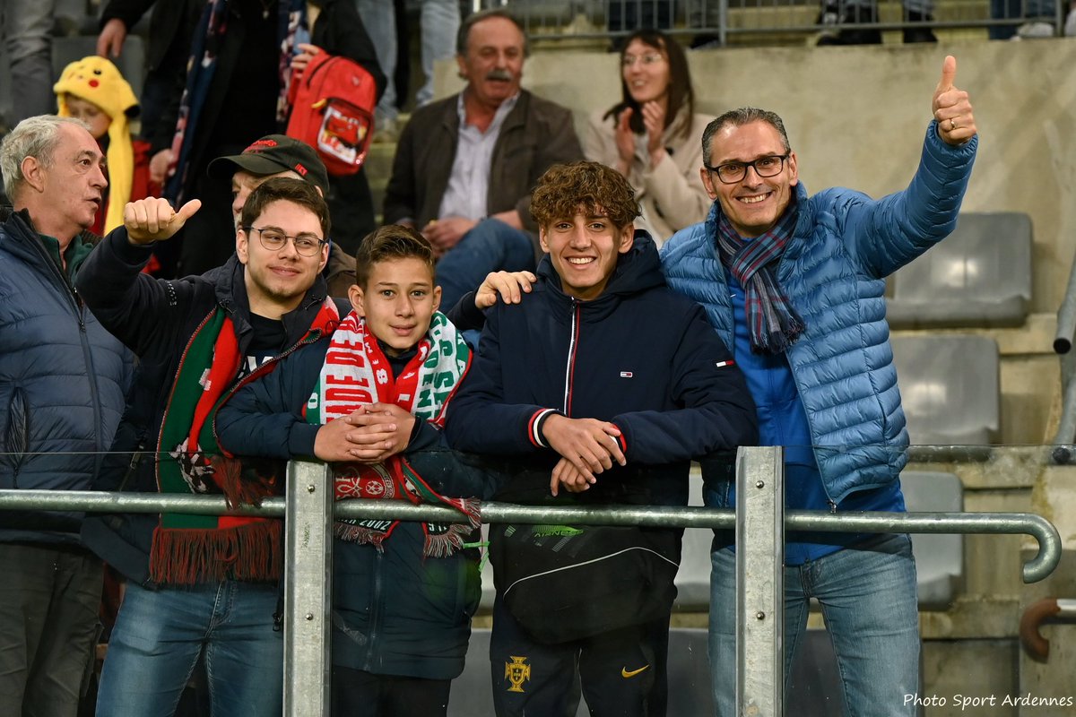 _CSSA's tweet image. 𝗝𝗼𝘆𝗲𝘂𝘀𝗲 𝗳𝗲̂𝘁𝗲 𝗮̀ 𝘁𝗼𝘂𝘀 𝗹𝗲𝘀 𝗽𝗮𝗽𝗮𝘀 ! 😁💚❤️

#Fêtedespères