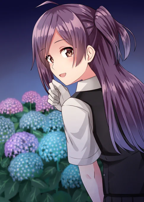 「紫陽花って毒があるんですって。 不思議ですね、司令。…司令?」 え!?今日6月18日は萩風の進水日なんですって!? おめでとう萩風!!イラストはなんか意味深な梅雨ボイスを参考に。 #艦これ #萩風