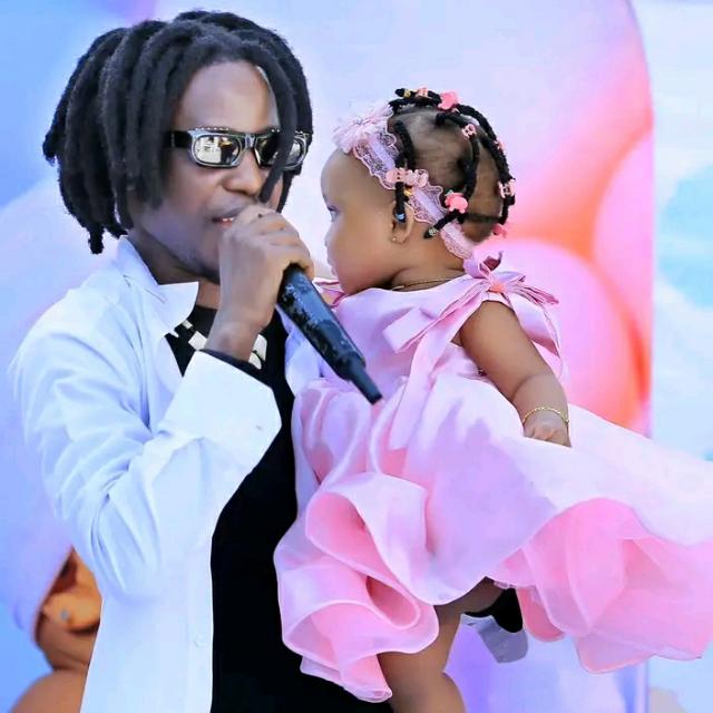 Happy Father’s Day to the man who put the fear into all my dates and still treats me like a princess 
#FathersDay  from baby #Zoya  to my blessed  @VictorRuzUg #TWICE_5TH_WORLD_TOUR #fatherdaughter #fatherhood #jeeadvanced2023 #ruzbirds @AvataOmuyeekera @Nabimara_paul
