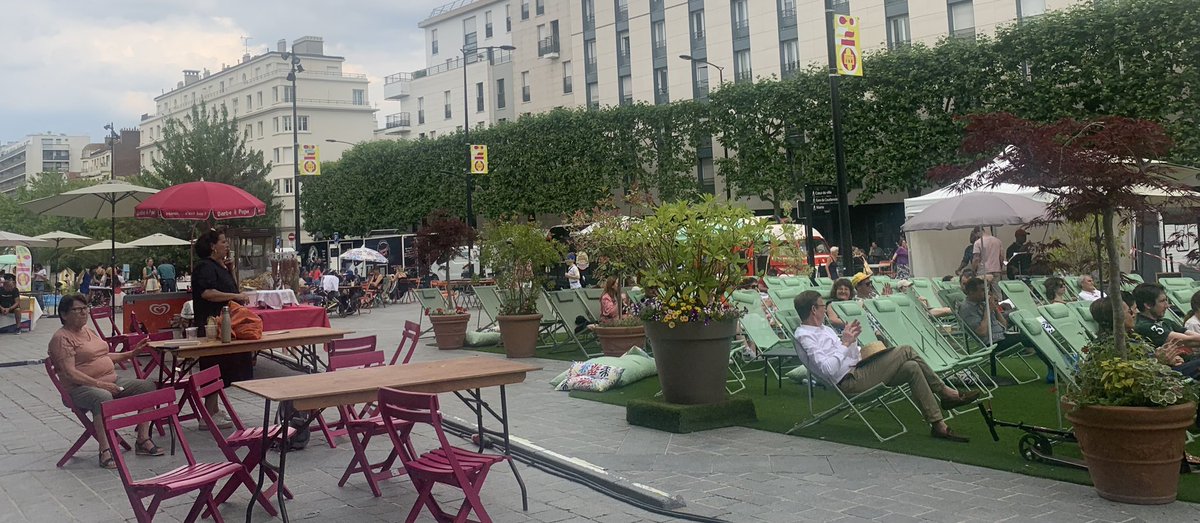 Stéphanie SOARES (@stefninie) on Twitter photo ✅ Festivités, partages, jeux, musique, détente et un débat sur la #densité dans nos #villes 👩🏻💼🌆🎺⛱️
🗣️ A #Courbevoie, avec <a href="/jakossowski/">Jacques Kossowski</a>, nous assumons l’intensité urbaine pour en faire un atout au quotidien et construire nos projets pour les #courbevoisiens ♻️💡 ✅ Festivités, partages, jeux, musique, détente et un débat sur la #densité dans nos #villes 👩🏻💼🌆🎺⛱️
🗣️ A #Courbevoie, avec <a href="/jakossowski/">Jacques Kossowski</a>, nous assumons l’intensité urbaine pour en faire un atout au quotidien et construire nos projets pour les #courbevoisiens ♻️💡