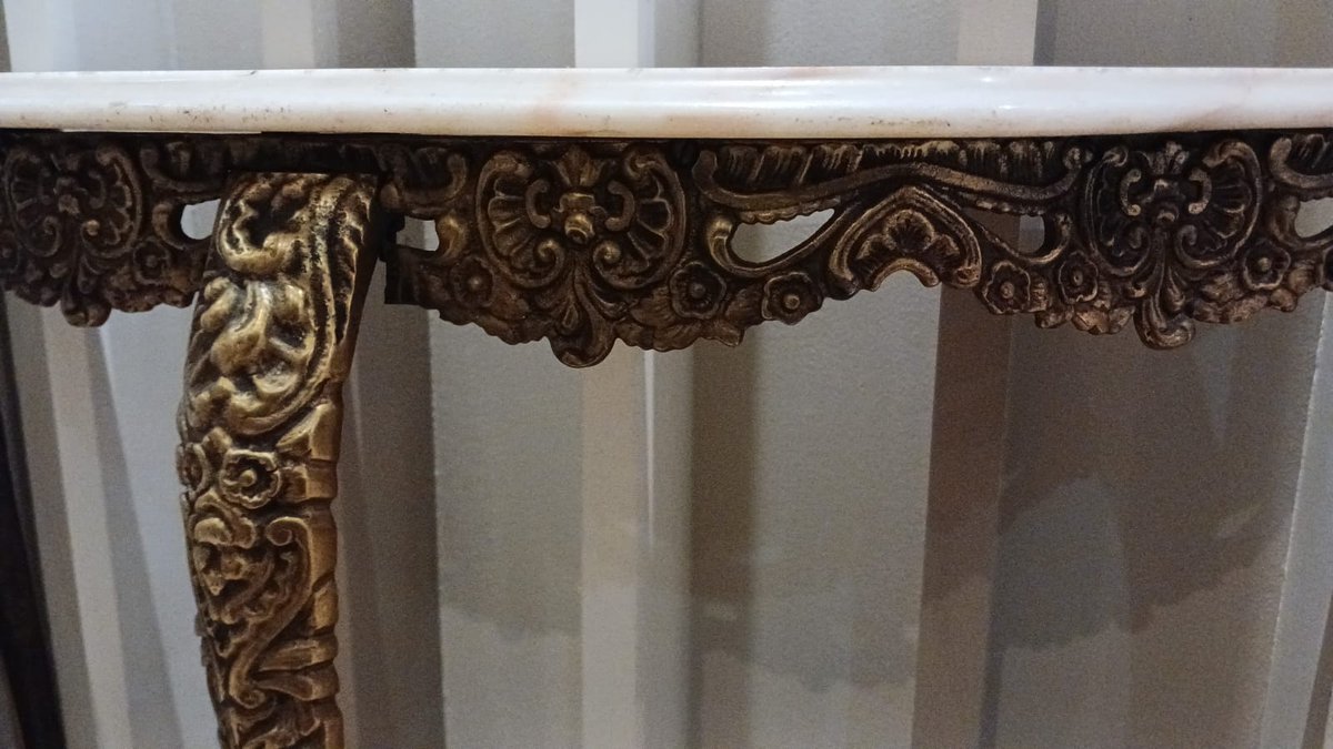 GrandOakAuction's tweet photo. Vintage Marble &amp; Bronze Console-Wall Table

Bid Online: https://t.co/y7mhqclVkj
View @ our offices

Available at our online auction.

#consoletable #marbletop #brassandmarble #furnitureauction #vintagefurniture #onlineauction https://t.co/zQKWYszyBc