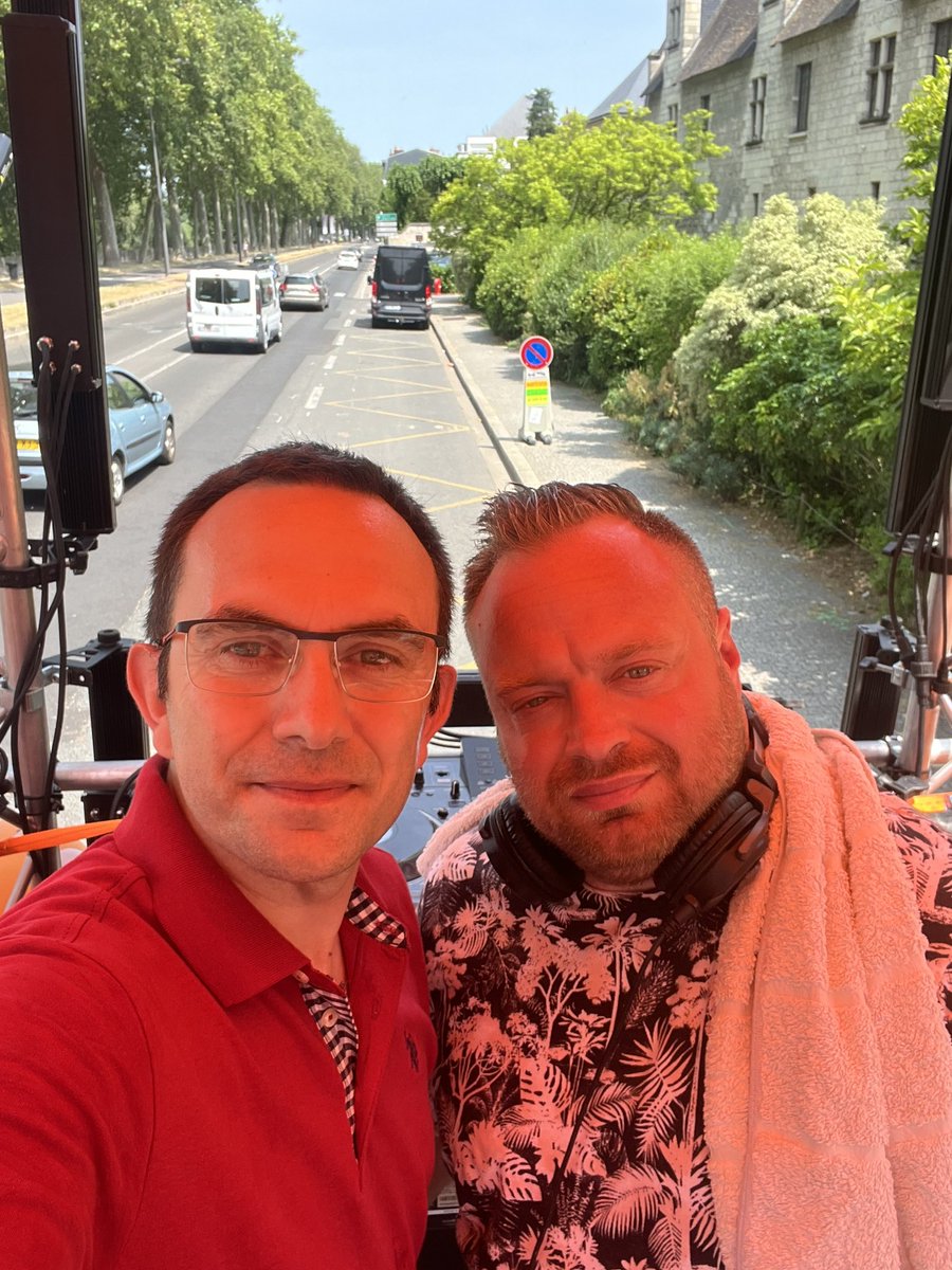 deejay_misterdb's tweet photo. Marche des fiertés de Tours 2023 ! 
La photo s’impose avant d’envoyer du lourd  ✅ 
Le calme avant le départ 🤣

#marchedesfiertesdeTours https://t.co/LOmgeEl3qL
