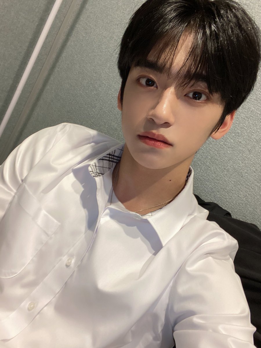 오랜만에(?) 입어본 교복

#재현 #jaehyeon
#MIC #madeincjes
#trainee #연습생 #씨제스연습생