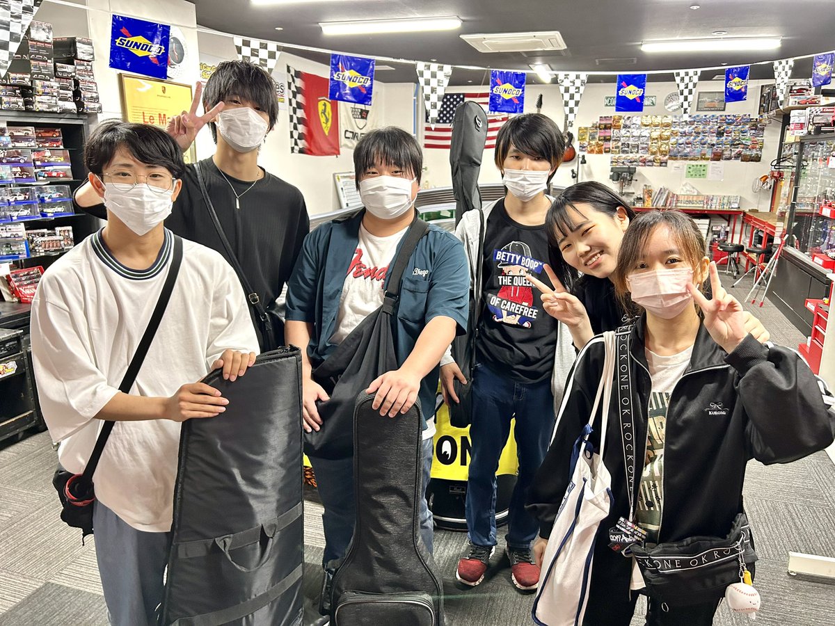 boogie_sound's tweet photo. 小倉店です！

Nov Gravityがメンバーみんな揃って
Boogieに来てくれました😆🔥
いつも3時間🤟ロングありがとう！！

いつもポーズに困るっていってたけど
今日も、わちゃ！っとした
いい写真撮れました👌

また来てね〜🏖️🎶

@NovGravity  #NovGravity https://t.co/jfOi63smDN