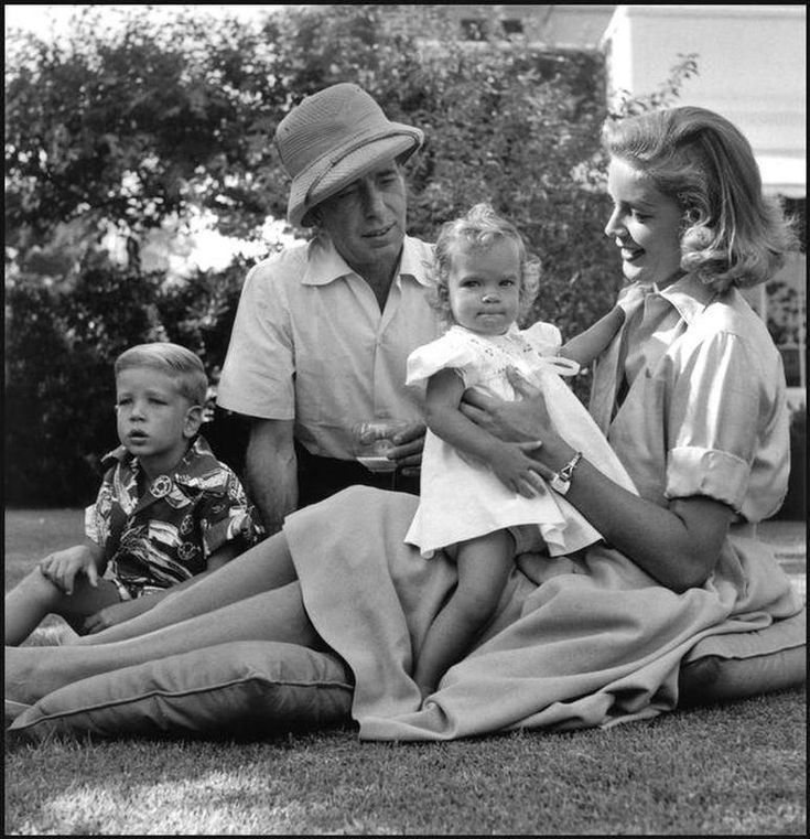 Celebrating #FathersDay 

Humphrey Bogart