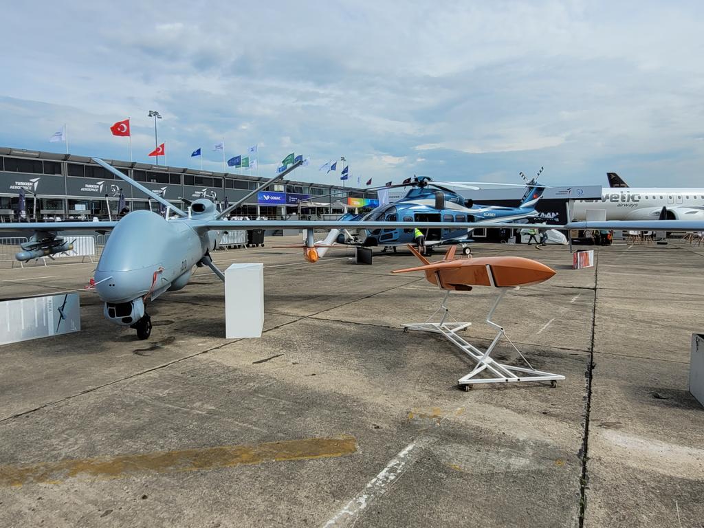 TyrannosurusRex's tweet image. 🇹🇷🇫🇷 TUSAŞ, Paris Air Show 2023'teki statik alanda çok sayıda projesini sergiliyor.

T925 11 ton sınıfı genel maksat helikopteri
İnsansız kargo helikopteri
Aksungur İHA
Anka-S İHA
T625 Gökbey 6 ton sınıfı genel maksat helikopteri
T129 ATAK
Şimşek-3

#ParisAirShow2023 #PAS23