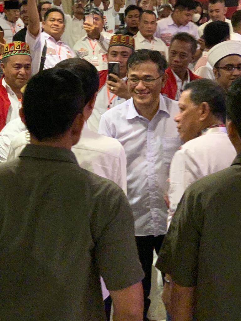 Biasa buat "1 soal sederhana" menjadi utas yg panjang kali lebar dibumbui tafsir, gestur, mikro ekspresi, malah mengundang ahli tafsir &amp; gestur.
.
.
Kan eloe ahlinya ahli tafsir, gestur &amp; mikro ekspresi. 
.
.
😁😁😁