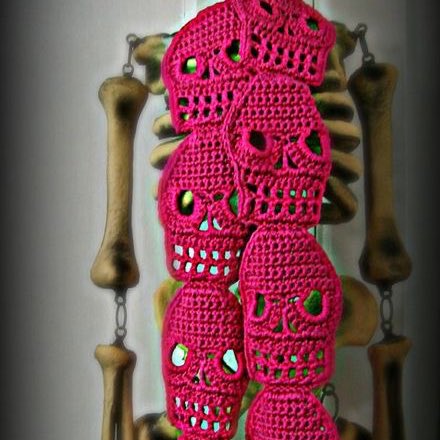 VIPERX90S's tweet image. 5. พี่โมะ @alwaysbemo : สาเหตุการตาย - ตายเพราะผ้าพันคอ

ความเป็นแม่หมอสาวพราวสเน่ห์ทำให้พี่โมะดูน่าจะมีการแต่งตัวโดยใช้เครื่องประดัยมากมาย เลยทำให้คิดว่าพี่โมะอาจจะมีสาเหตุการเสียชีวิตเนื่องมาจากความสวยความงาม ผ้าพันคอที่ใส่ดันไปเกี่ยวเข้ากับเทียนหอมจอมเวทย์ของตนเอง ไหม้สิ้นชีพ