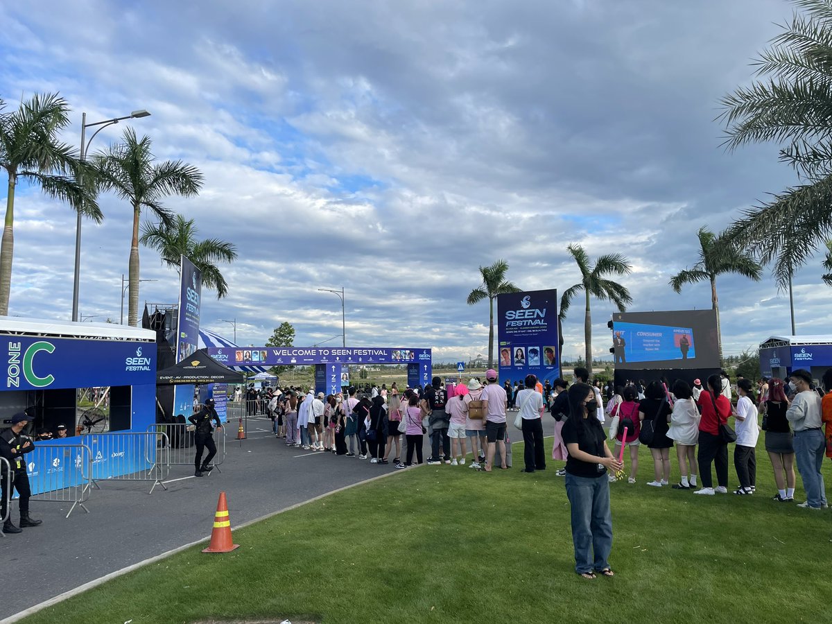 visionsiam's tweet photo. 2023 Seen Festival in Hoian

04:48 pm Update

#2023_Seen_Festival_in_Hoian #SEEN_FESTIVAL #VisionSiam #Boxmedia #hoianaresortgolf #VietnamEvents #HoabinhGroup #TAEYANG #BoA #KimWooseok #Raiden #aespa #Hyo #KARD #TRINITY_TNT #Kihyun https://t.co/BGrev0WvwU
