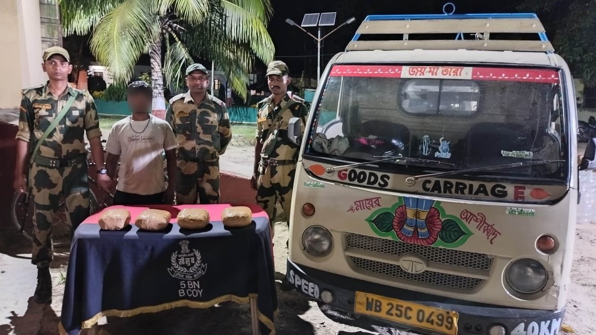 17.6.23
In Int based operation,#AlertTroops of BOP-Khararmath,carried out an operation & thwarted Smuggling attempt at International border of Dist-N 24PGS(WB)& Seized 3.96 kg Ganja and apprehended a Smuggler,while smuggled it from India to Bangladesh by concealing inside a van.