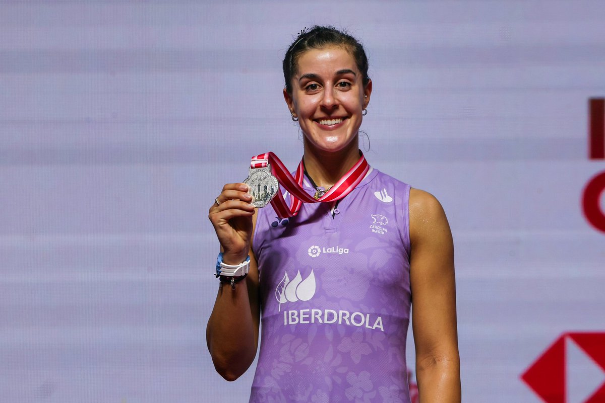 CarolinaMarin's tweet photo. Runner up at Indonesia Open 🇮🇩 Not happy with the result but there are many positive things during this week. Back to Spain for a few days... Thanks for all your support always 🙏

𝙏𝙚𝙧𝙞𝙢𝙖 𝙠𝙖𝙨𝙞𝙝 ❤️

📸 @badmintonphoto

#PuedoPorquePiensoQuePuedo https://t.co/ANL3PcmIU3
