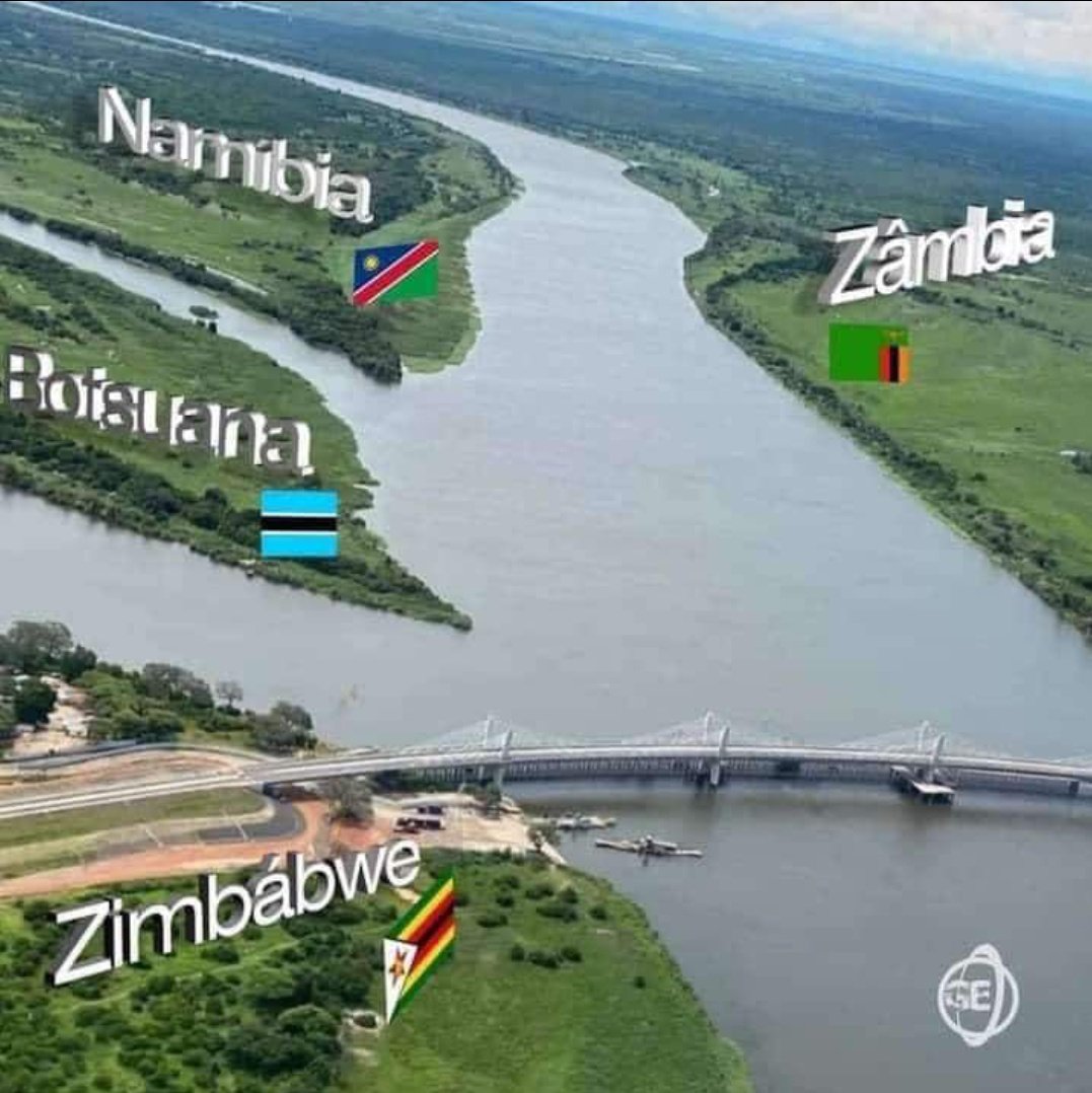 Mighty River Zambezi with a catchment area of over  1,390,000 sq km snaking thru parts of Angola, Botswana, Zim, Zambia, Mozambique & Namibia.
Confluence at Kazungula Bridge! #hydropolitics