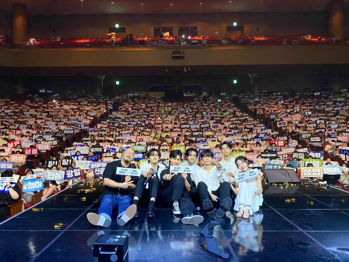 [#LUCY] 부산 단독 콘서트 <LUMINOUS> Day 2 완료✔️

반짝이는 조명들 보다
무대 위에서 그 어떤 것 보다
반짝이던 ✨LUCY✨

LUCY를 항상 빛나게
해주는 왈왈이들 감사합니다💙

#루시 #신예찬 #최상엽 #조원상 #신광일