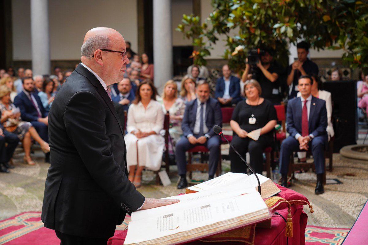Inmenso honor de haber trabajado  como miembro del Equipo de Gobierno, con Paco Cuenca al frente de un gran equipo, con un gran proyecto de ciudad, con diálogo, consenso, ideas, … 
En los próximos cuatro años seguiremos trabajando por  Granada, la ciudad más bonita del mundo.