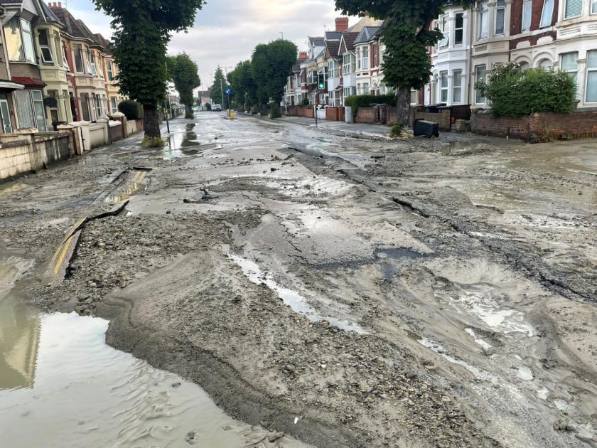 Swindon flooding obliterates major roads dlvr.it/SqrpQn