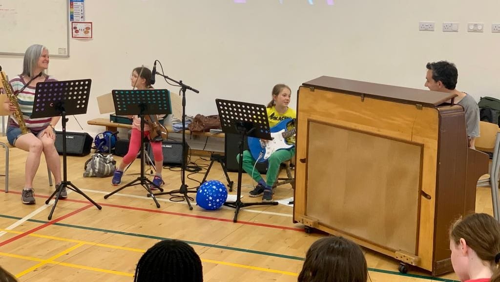 The day has finally come! Madison Girls Choir are back in Aberdeen, and we are performing with them with our brand new ACE Voices Intergenerational Choir tonight as part of the finale of Aberdeen's Light The Blue Festival!!! Here's the link: aberdeenperformingarts.com/whats-on/light…