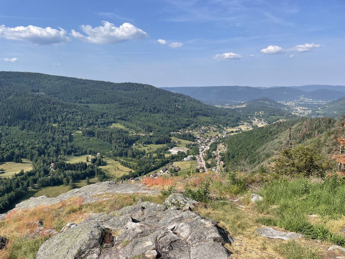 EricHebting's tweet photo. Hier c’était une randonnée 🥾 épique de 46 km depuis la cascade du saut du Bouchot en passant par la tour de Merelle, le tour du Lac de Gerardmer, la cascade de la Merelle, celle de la pissoire.
#Randonnée #Gerardmer #SautduBouchot #Merelle #défi #challenge #EnFranceAussi https://t.co/9Q0yGG78IL