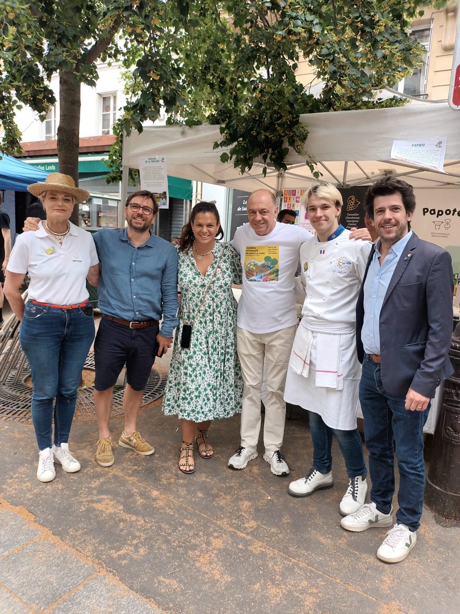 Les #JNAgri battent leur plein dans le XVIIe autour ⁦@Agridemain⁩ ⁦@EuroToques1⁩ avec nos partenaires comme ⁦@semae_officiel⁩ @  Merci ⁦@geoffroyboulard⁩ pour l’accueil de la mairie ⁦⁦@marchederungis⁩ ⁦@ggomez_chef⁩ ⁦@chefbreneliere⁩