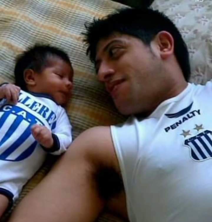 CrisBIENPEGAOespinosa (@pollodbienpegao) on Twitter photo #Estefinde <a href="/todonoticias/">TN - Todo Noticias</a> de hace 8 años atras. Mi foto para hoy 😍 #FelizDiaDelPadre #Estefinde <a href="/todonoticias/">TN - Todo Noticias</a> de hace 8 años atras. Mi foto para hoy 😍 #FelizDiaDelPadre