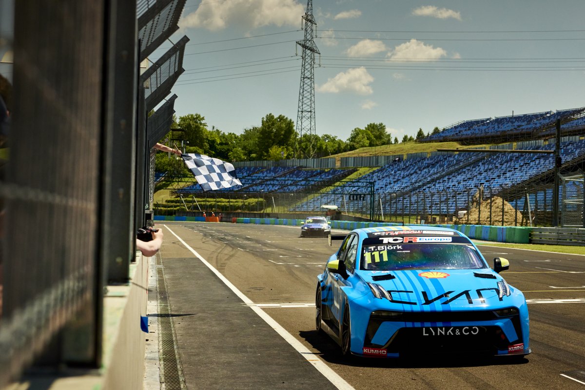 Cyan_Racing's tweet photo. #LynkCo #CyanRacing has claimed the lead of the #TCRWorldTour drivers’ and teams’ standings 🏅 following a successful race weekend in Hungary 🏆, read all about it right here 👉 https://t.co/10z9bjwnen https://t.co/BtwI0qC7Va