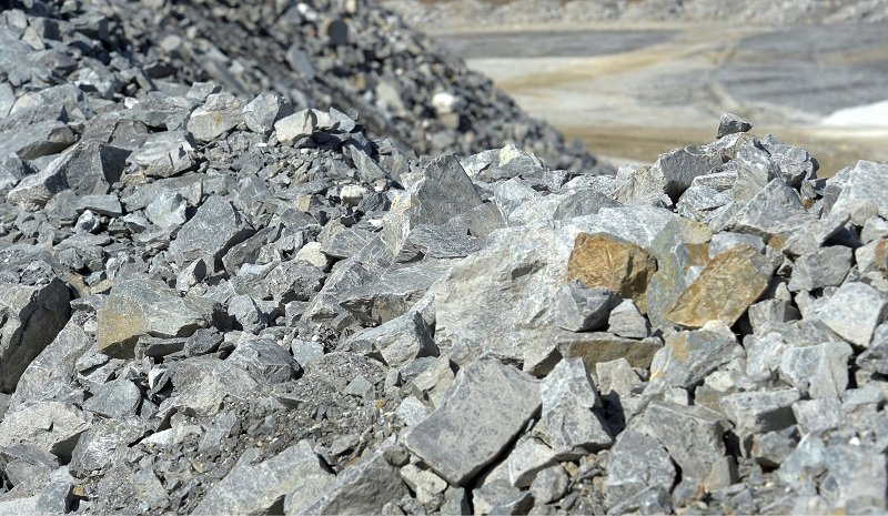 NewsHawksLive's tweet photo. #LithiumWars
#CommunityResistance
Lithium war erupts in Buhera as angry villagers resist mining
ANGRY villagers in Buhera have blocked a private company from mining lithium without the local community's benefit and destroying the environment.
https://t.co/ZkefnRjtmG https://t.co/O4pbYtVwiz