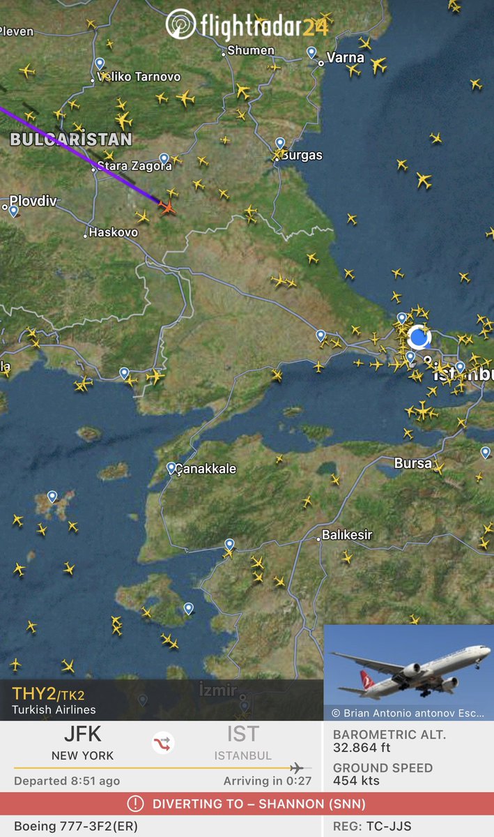 Türk Hava Yolları’nın New York-İstanbul seferini yapan uçağında bir yolcu rahatsızlandı. Uçak Shannon’a divert kararı aldı ancak yolcunun öldüğü anlaşılınca uçak seferine devam etti. A TK2 sefer sayılı uçak az sonra İstanbul’a inmiş olacak