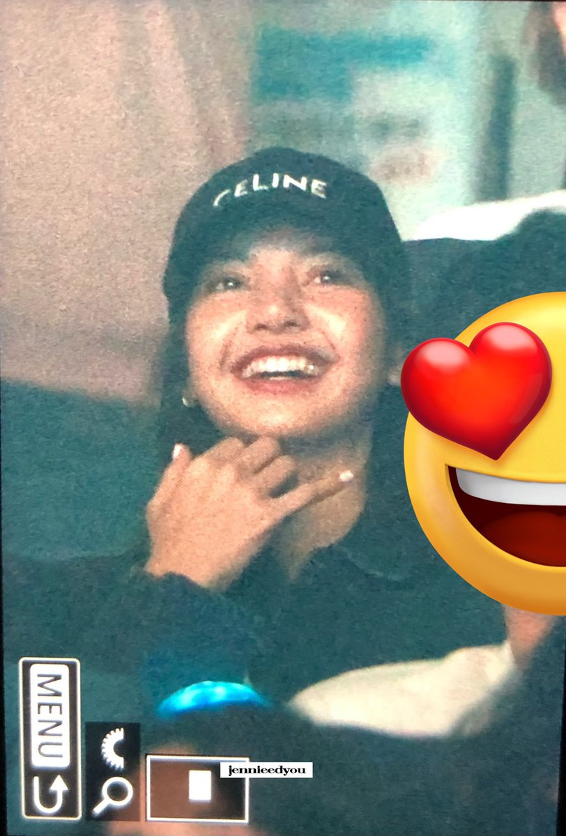lalisahourIy's tweet photo. lisa spotted at the g-idle concert 🤍 she looks beautiful https://t.co/bBiKFNme3t