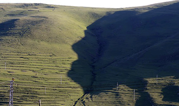 Ardahan'da Atatürk silüeti ortaya çıktı
cumhuriyet.com.tr/yasam/karadagl…