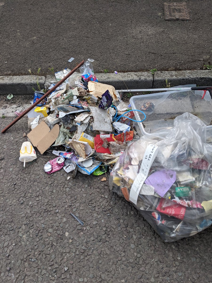 EricTorrington's tweet photo. #FathersDay #litterpick on the A4135 between #Drycott & the #M5 flyover gave up 784 #litter items. Bag drop & lay-by tidy up at #GossingtonBridge. Supporting @TruckersUp @CamParish @StroudDC https://t.co/ohQkGiHbJC