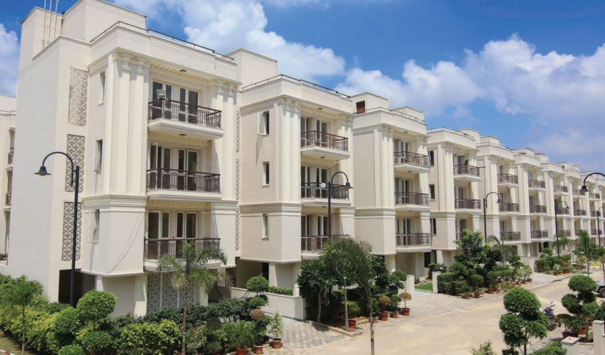 FreshBookingGWN's tweet image. 🏢 Builder Floor For Sale in Anantraj Estate, Sector-63A, Golf Course Extension Road, Gurgaon. Size: 270 SQ YDS, 3BHK+2T+Basement. Price: ₹2.05 - ₹2.15 Cr. Ready To Move Loan Available. Visit Notice: 2 Hrs. Connect: +91-9654505757. #GurgaonRealEstate #BuilderFloor #LuxuryLiving