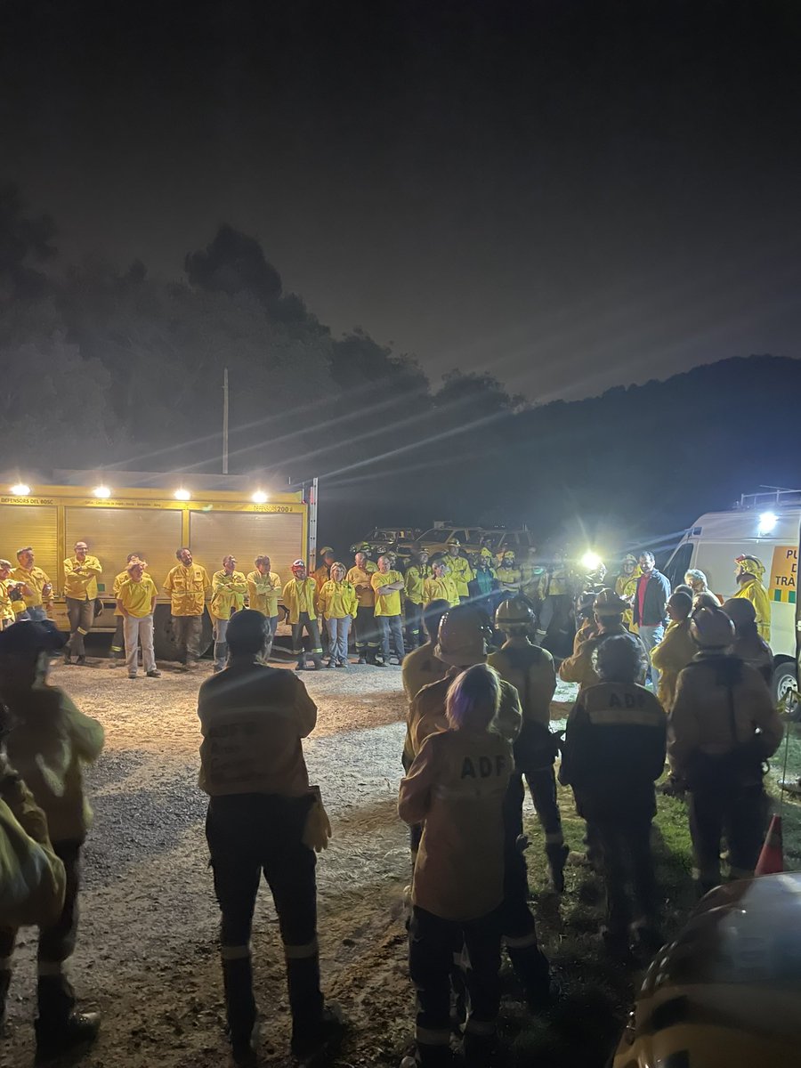 🟡 Ahir a la nit, juntament amb les ADF de la federació @adfbagesmoianes reunits a Castellterçol vàrem fer un simulacre d'incendi nocturn.

🟡 Aquests simulacres són molt importants per a reforçar els protocols d'actuació aixi com l'actuació en l'incendi.