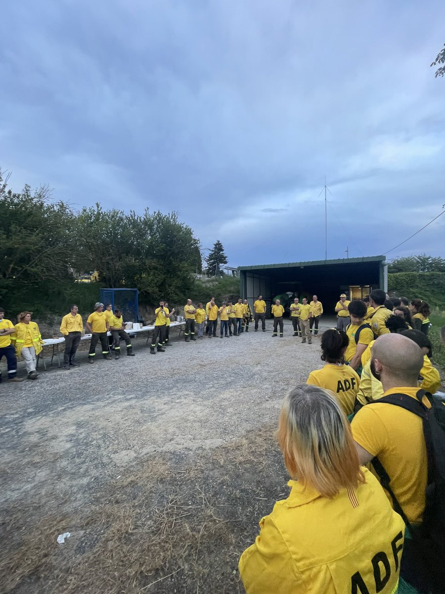 ADF08LesVinyes's tweet photo. 🟡 Ahir a la nit, juntament amb les ADF de la federació @adfbagesmoianes reunits a Castellterçol vàrem fer un simulacre d'incendi nocturn.

🟡 Aquests simulacres són molt importants per a reforçar els protocols d'actuació aixi com l'actuació en l'incendi. https://t.co/4FF1V48QmZ