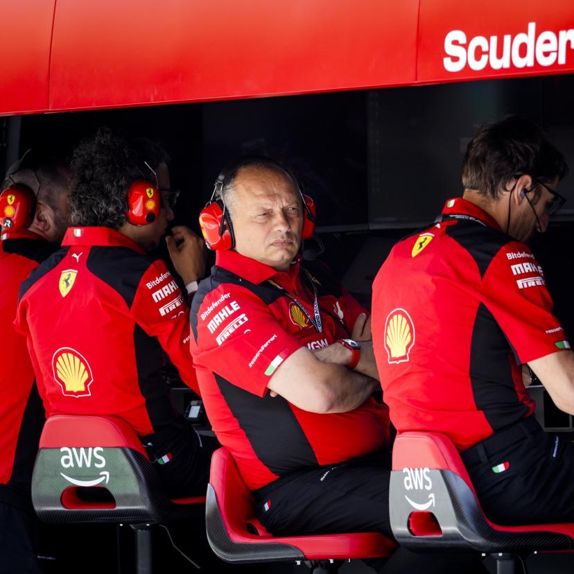 🔴 Fred Vasseur : 'Quand je suis arrivé chez Ferrari, la voiture de 2023 était déjà là, dans l’atelier. Donc, je me suis d’abord concentré sur ce qu’il faut améliorer côté piste. J’ai détecté des faiblesses que nous essayons de corriger. C’était le premier objectif.'