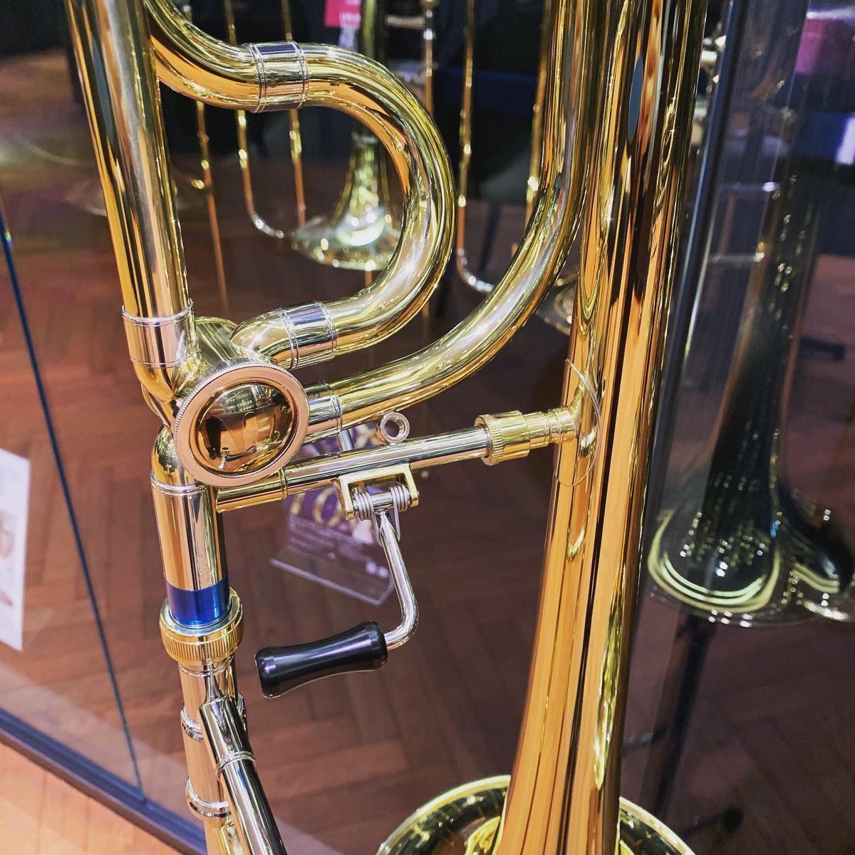 ドルチェ楽器大阪店 a X: 