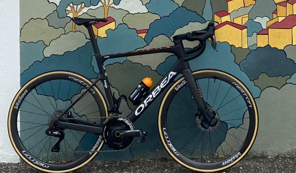 Euskaltel Euskadi Team (@euskaltelteam) on Twitter photo 🧡 #EuskaltelEuskadi #TourofSlovenia
Esta es la furgoneta que nos han robado esta noche con todas las bicicletas que teníamos en el <a href="/TourOfSlovenia/">Tour of Slovenia</a>.
Cualquier tipo de información será bienvenida y también agradecemos la difusión de este tweet. 🧡 #EuskaltelEuskadi #TourofSlovenia
Esta es la furgoneta que nos han robado esta noche con todas las bicicletas que teníamos en el <a href="/TourOfSlovenia/">Tour of Slovenia</a>.
Cualquier tipo de información será bienvenida y también agradecemos la difusión de este tweet.