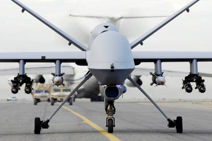Indian Indigenous Drones 🇮🇳😎

As deal for 31 MQ-9B UCAV worth Rs 31,000 Cr done from USA 🇺🇸, let's talk abt Made in India drones near Order & in devlopment👇

🔹TAPAS MALE UAV= User trial started & Prod likely by end of 2024, 76 on Order

🔹SR-UAV = Armed Drone trials near 

1/3