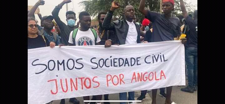 CapitaOctavio's tweet photo. Essa já não pega.!!

Melhor inventarem outra.

Não precisam mentir para serem cidadãos que livremente exercem os seus direitos consagrados na Constituição. 🇦🇴 https://t.co/hvoskfVgVx
