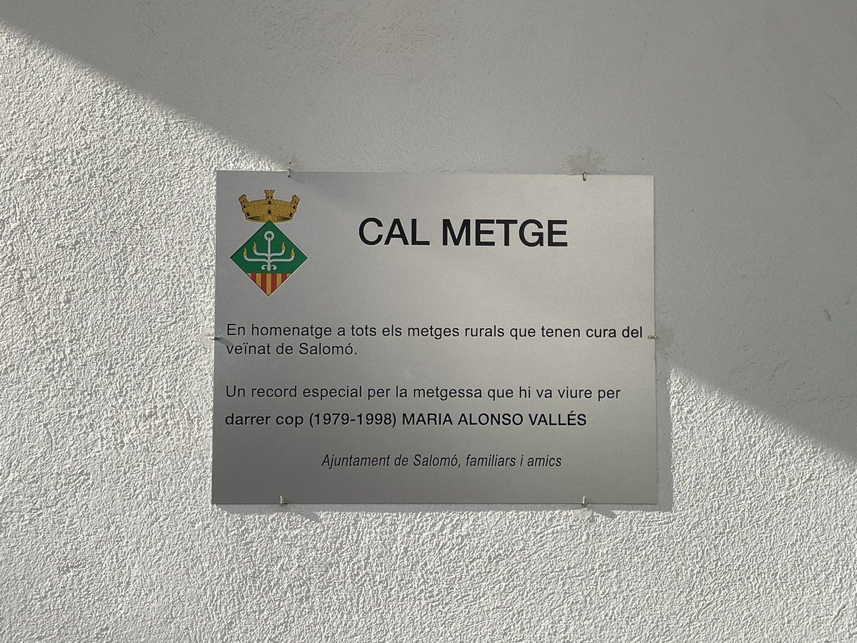 eduvirgili's tweet photo. Hem homenatjat a la Maria Alonso Vallès (a Salomó era la Maria metgessa), que ens va deixar durant la pandèmia. Hem dit i escoltat un munt de paraules de com eres, ens han envaït moltíssims records i fins i tot t’hem escoltat recitant poesia. Et tenim a la memòria, Maria. https://t.co/IZYDef1usJ