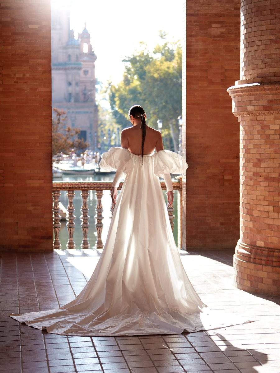 Las capas, el complemento nupcial perfecto!!!!

blog.higarnovias.com/capas-el-acces…