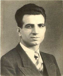 DP_LeParti's tweet image. 🇫🇷 Missak Manouchian entrera au Panthéon.
Rescapé du génocide arménien, il immigre en France à 25 ans, rejoint la Résistance en 1941 et en paiera le prix de sa vie, exécuté par les nazis.
- À nos héros, la patrie reconnaissante-
@EmmanuelMacron